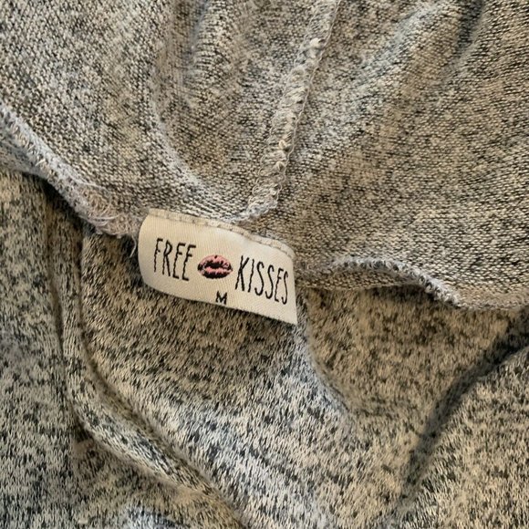 Free Kisses SZ M Lightweight Hoodie Sweater Junior - Picture 5 of 6